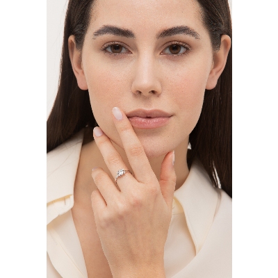 Bague Or Blanc 18k avec aigue-marine ovale et diamants