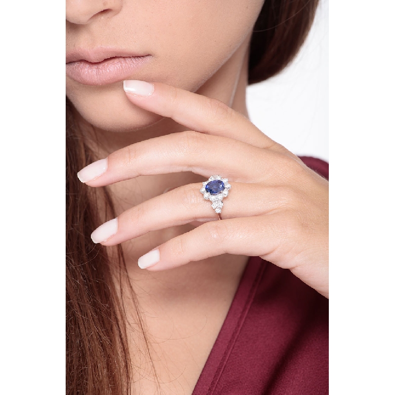 Bague pour femme en or blanc 18k avec saphir bleu  Bague pour femme en or blanc 18k avec saphir bleu