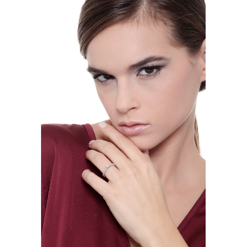 Alliance en or blanc avec diamants