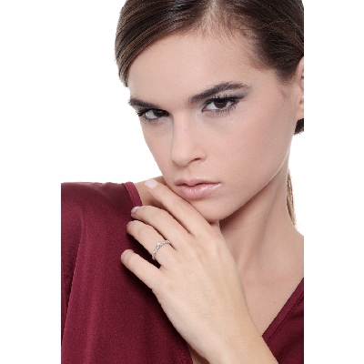 Alliance en or blanc avec diamants