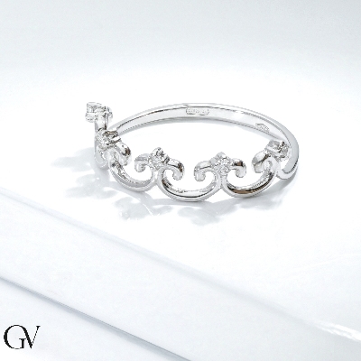 Bague couronne en or blanc 18k avec diamants