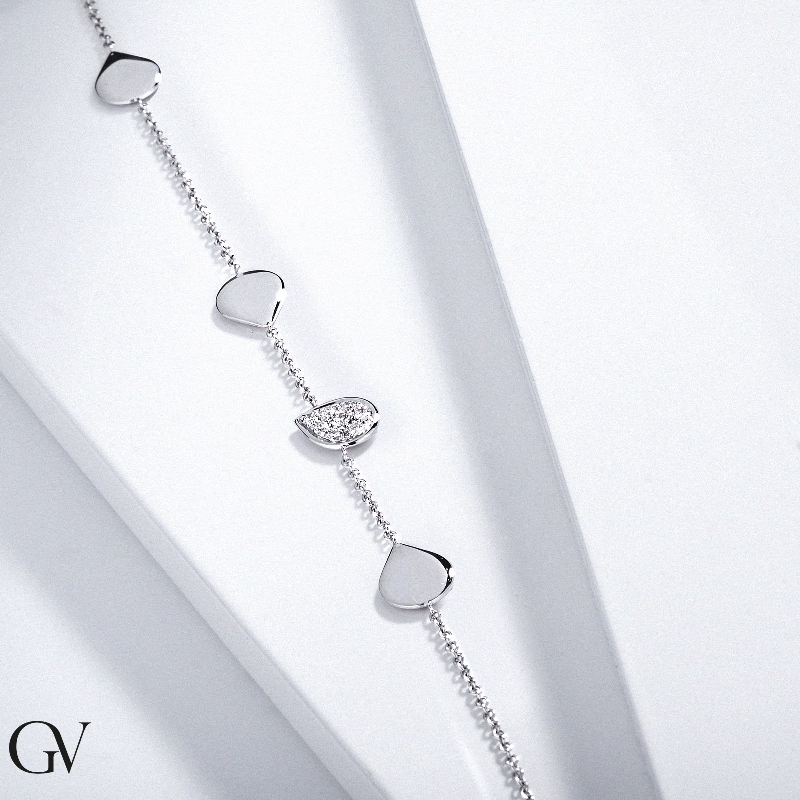 Bracelet en or blanc 18 carats avec 4 gouttes et diamants, 22 cm Bracelet en or blanc 18 carats avec 4 gouttes et diamants, 22 cm