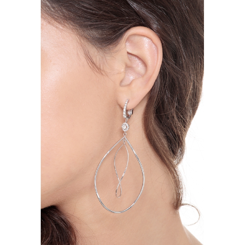 Boucles d’oreilles pendantes ovales en or blanc 750 avec diamants