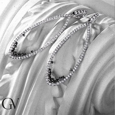 Boucles d’oreilles ovales en or blanc avec diamants blancs et noirs, 68 mm