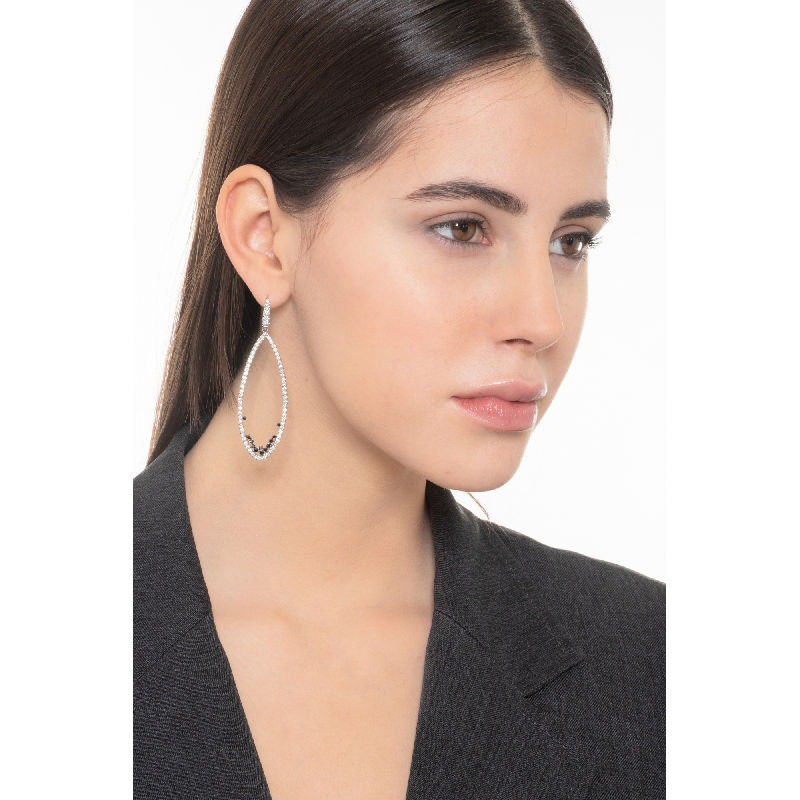 Boucles d’oreilles ovales en or blanc avec diamants blancs et noirs, 68 mm Boucles d’oreilles ovales en or blanc avec diamants blancs et noirs, 68 mm