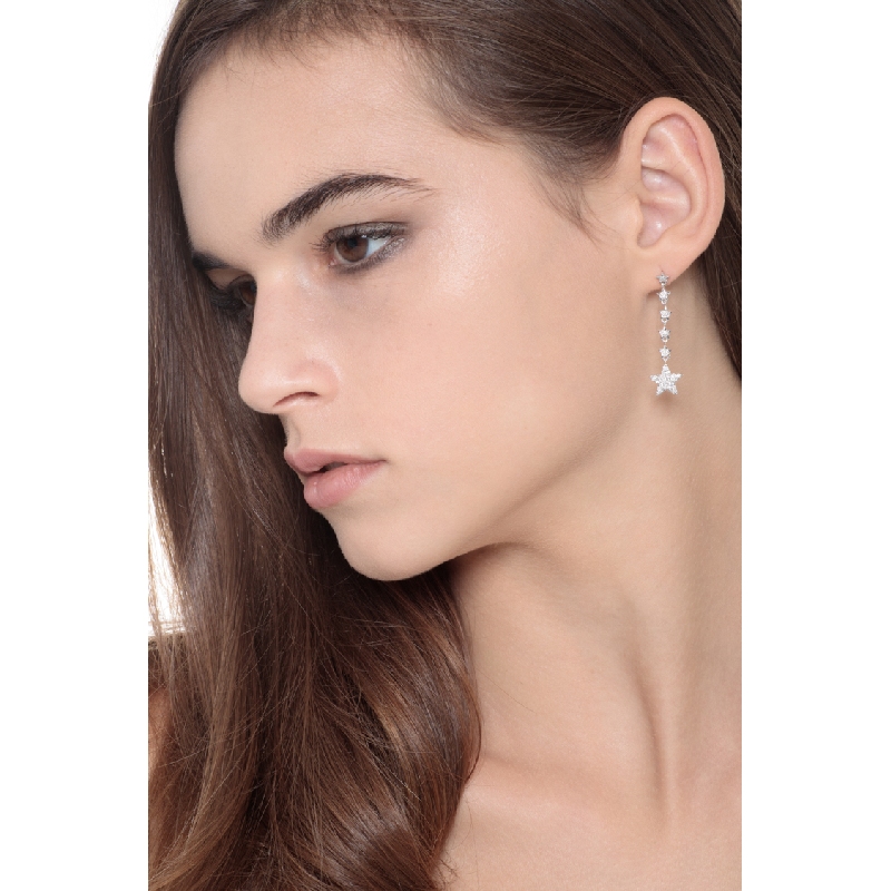 Boucles d'oreilles étoiles en or blanc 18k avec diamants