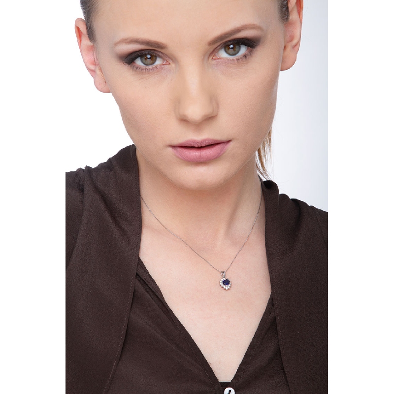 Collier cœur en or blanc avec saphir et diamants Collier cœur en or blanc avec saphir et diamants