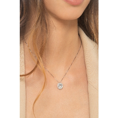 Collier en or blanc 18k avec aquamarine ovale et diamants