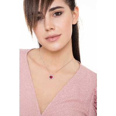 Collier en or blanc 18k avec cœur en diamants et rubis