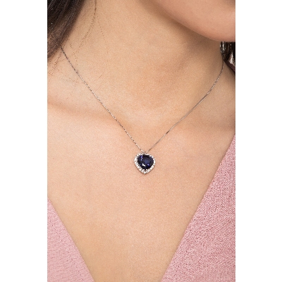 Collier en or blanc 18k avec cœur en diamants et saphir bleu