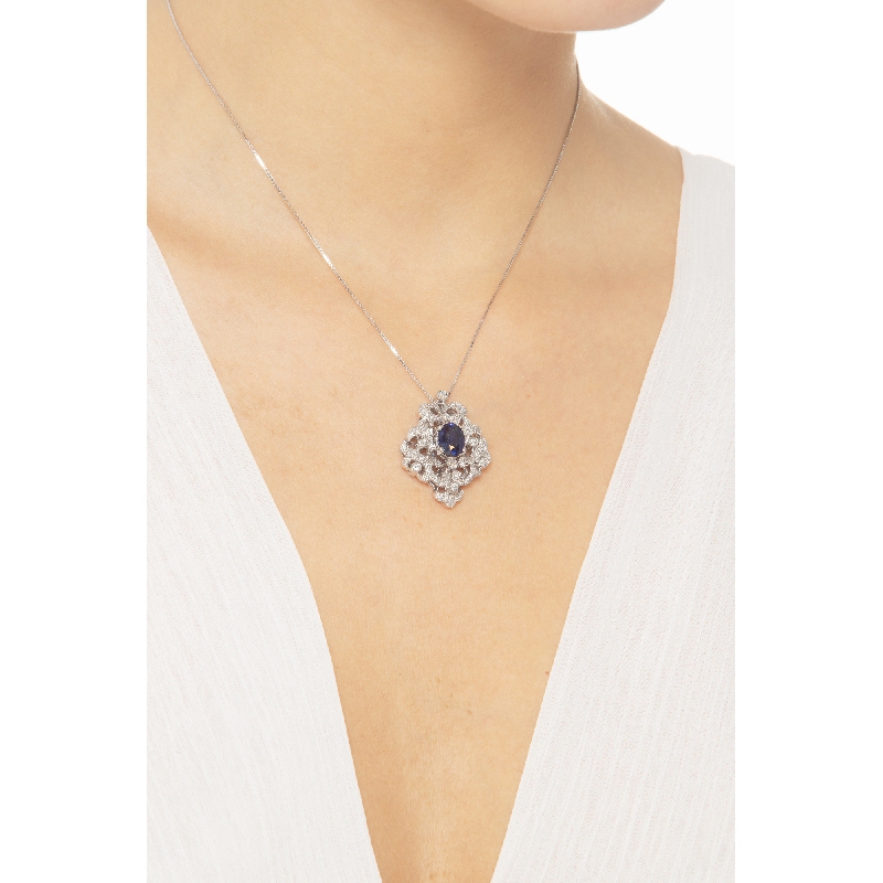 Collier en or blanc 18k avec pendentif rosace saphir bleu et diamants