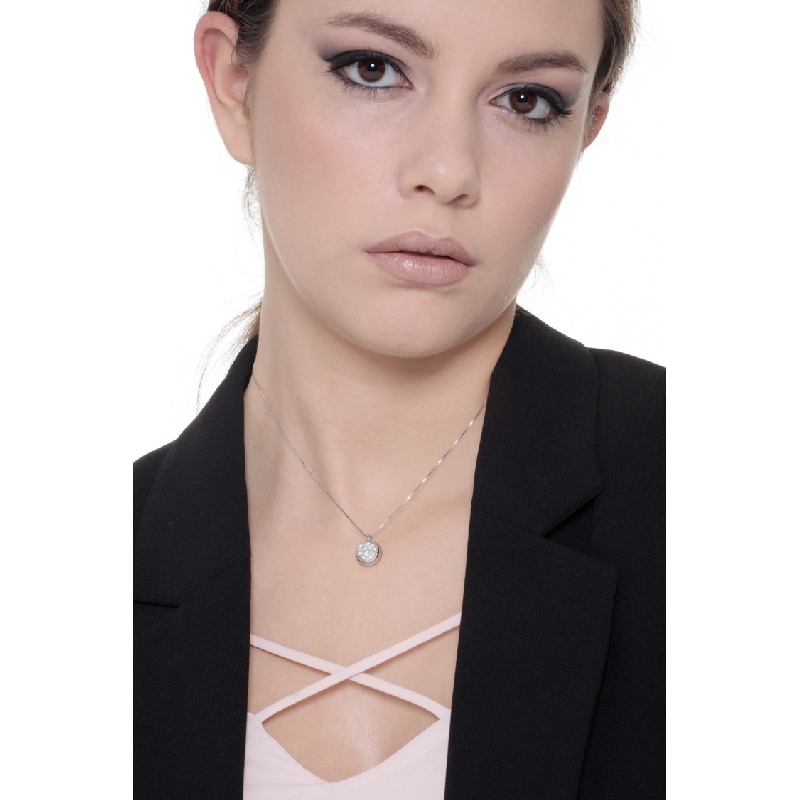 Collier en or blanc 18k avec pendentif rond pavé de diamants