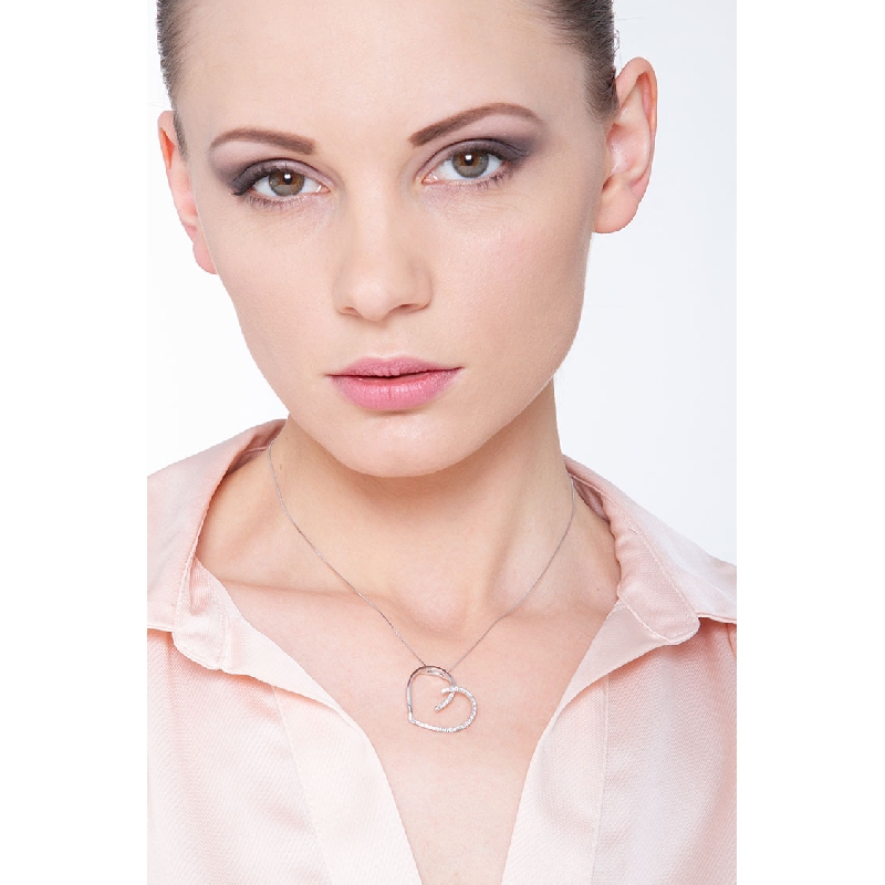 Collier coeur en or blanc 18k avec diamants