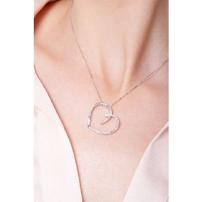 Collier coeur en or blanc 18k avec diamants