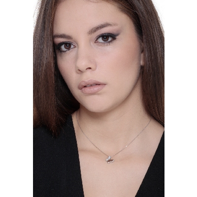 Collier en or blanc 18k avec pendentif papillon et diamants 12 mm