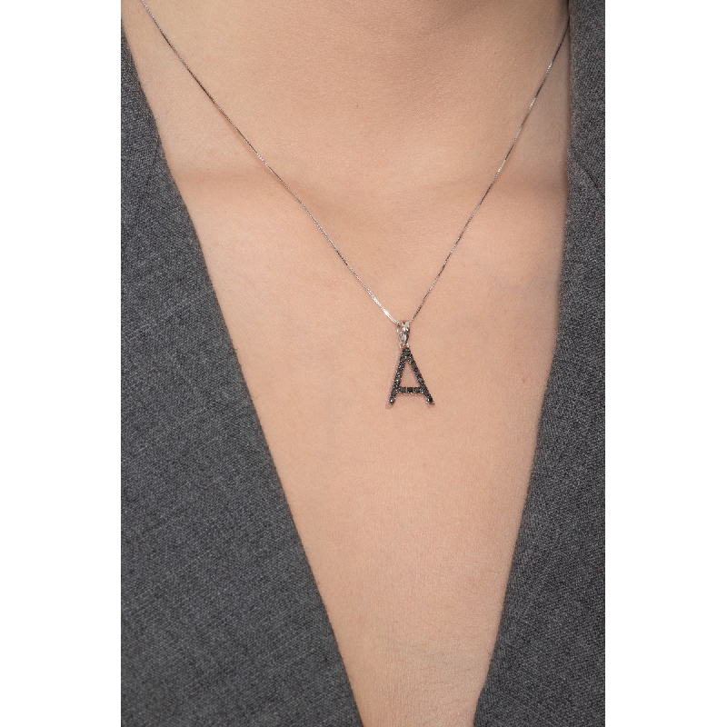 Pendentif lettre A collier or blanc et diamants noir Pendentif lettre A collier or blanc et diamants noir