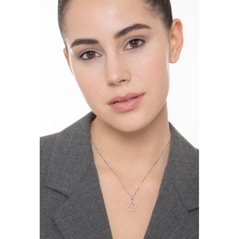 Collier personnalisé avec lettre  D en or blanc 750 et diamants Collier personnalisé avec lettre  D en or blanc 750 et diamants