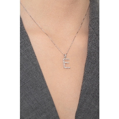 Collier avec lettre  E en or blanc 750 et diamants 