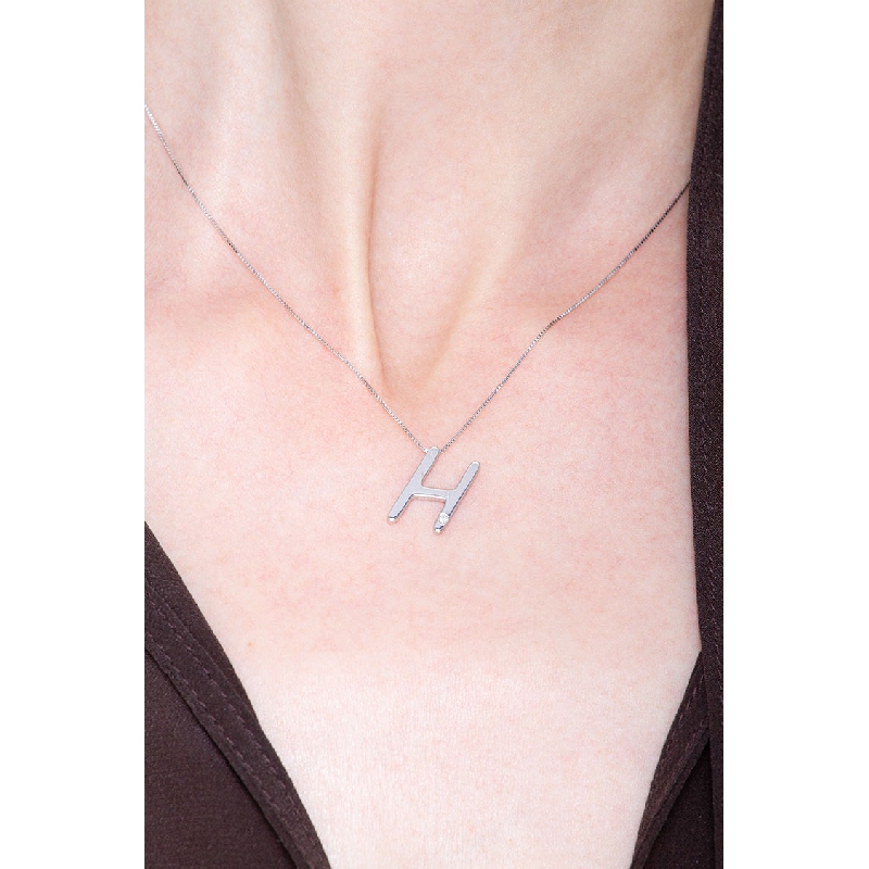 Collier en or blanc 18 carats avec chaîne et pendentif lettre H Collier en or blanc 18 carats avec chaîne et pendentif lettre H