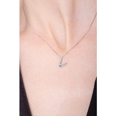 Collier en or blanc 18k lettre L et diamant