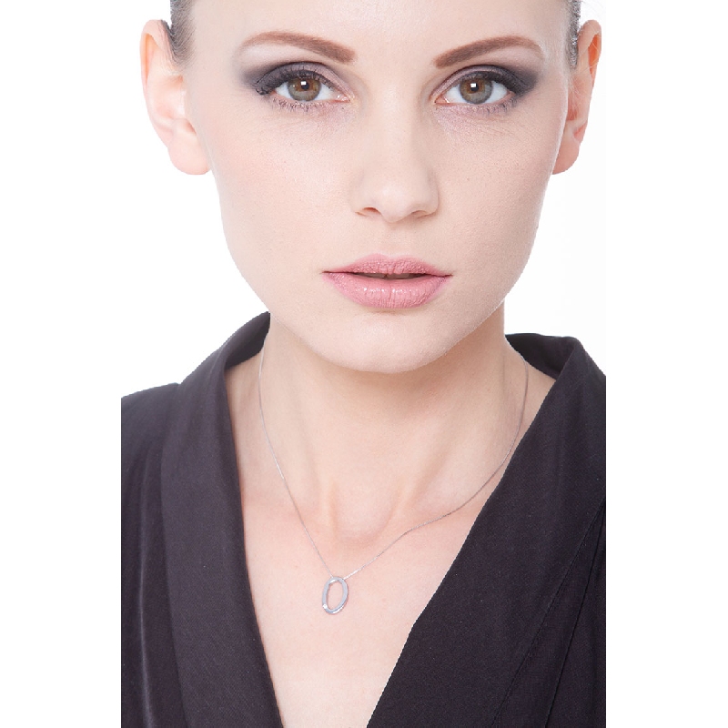 Collier personnalisé lettre O or blanc et diamants Collier personnalisé lettre O or blanc et diamants