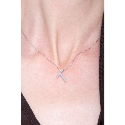 Collier personnalisé lettre T or blanc et diamants