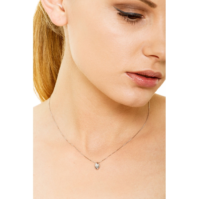 Collier en or blanc 18k avec diamant 0,8 cm