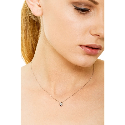 Collier en or blanc 18k avec diamant 0,8 cm