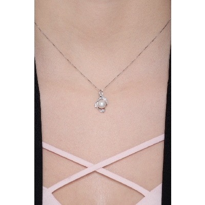 Collier en Or Blanc 18k avec Diamants et Perle Naturelle