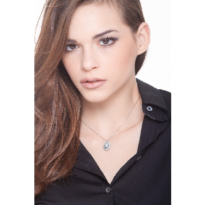 Collier en or blanc 18k avec aquamarine et diamants 