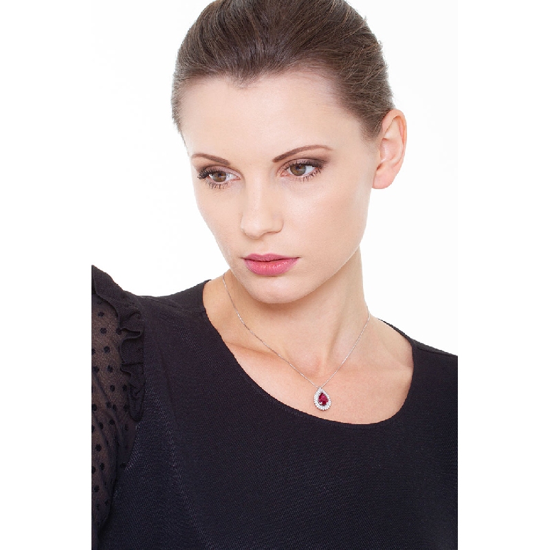 Collier avec pendentif goutte en or blanc 18k et rubis Collier avec pendentif goutte en or blanc 18k et rubis