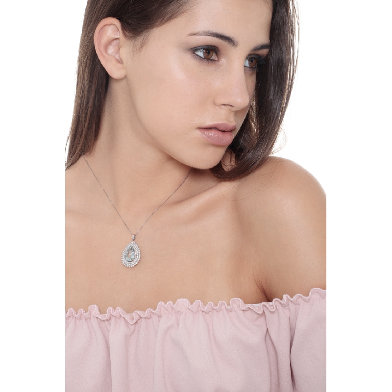 Collier avec aquamarine et diamants en or 18k Collier avec aquamarine et diamants en or 18k