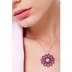 Collier en or blanc 18 carats orne d’une fleur de rubis et diamants 2