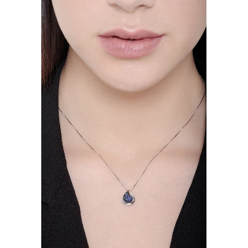 Chaîne en or blanc 18k avec pendentif goutte en saphirs bleus