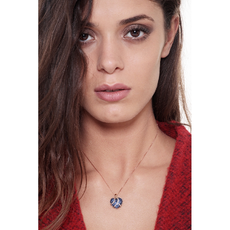 Collier cœur en or rose 18k avec saphirs bleus et diamants