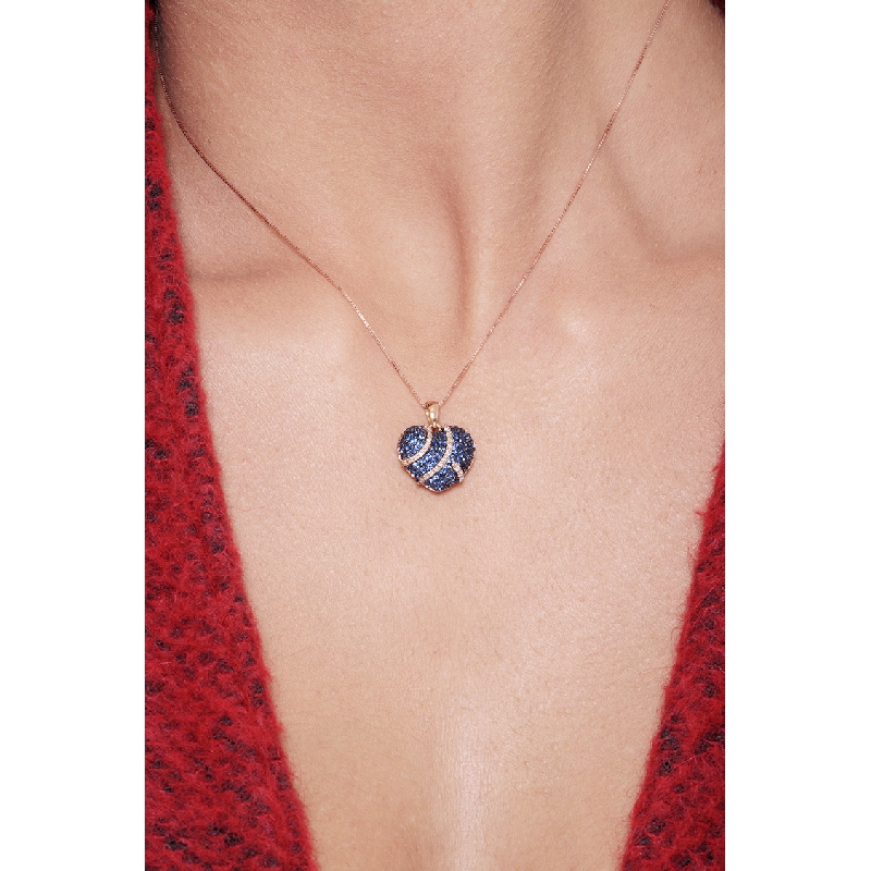 Collier cœur en or rose 18k avec saphirs bleus et diamants