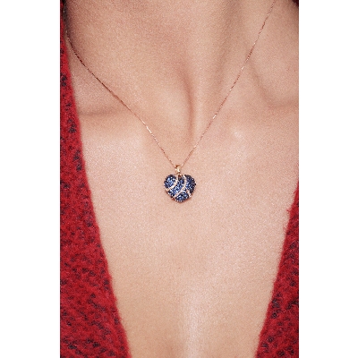Collier cœur en or rose 18k avec saphirs bleus et diamants