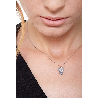 Collier en or blanc 18k en forme de feuille avec diamants et aigue-marine