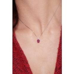 Collier en or blanc 18 carats avec pendentif rubis et diamants 2