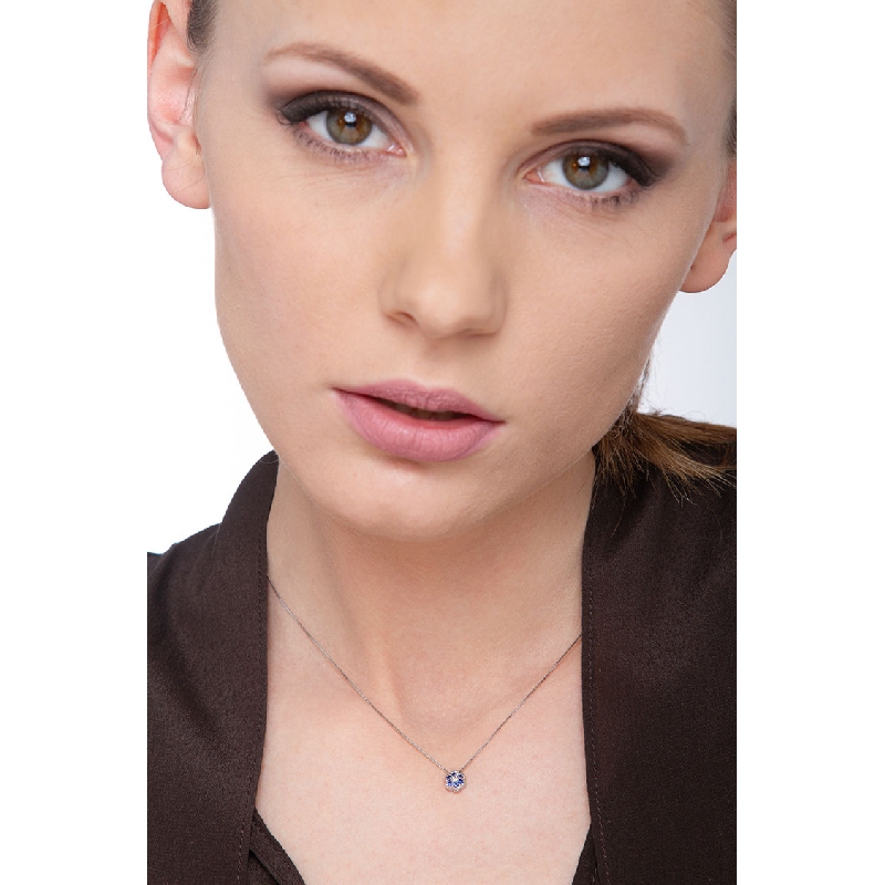 Collier en or blanc 18k fleur diamant et saphirs bleus