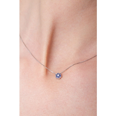 Collier en or blanc 18k fleur diamant et saphirs bleus