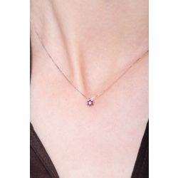 Collier avec pendentif fleur en or blanc 18k avec diamant et rubis 2