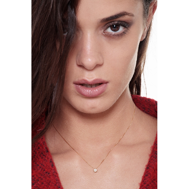 Collier en or jaune 18k avec pendentif fleur et diamant