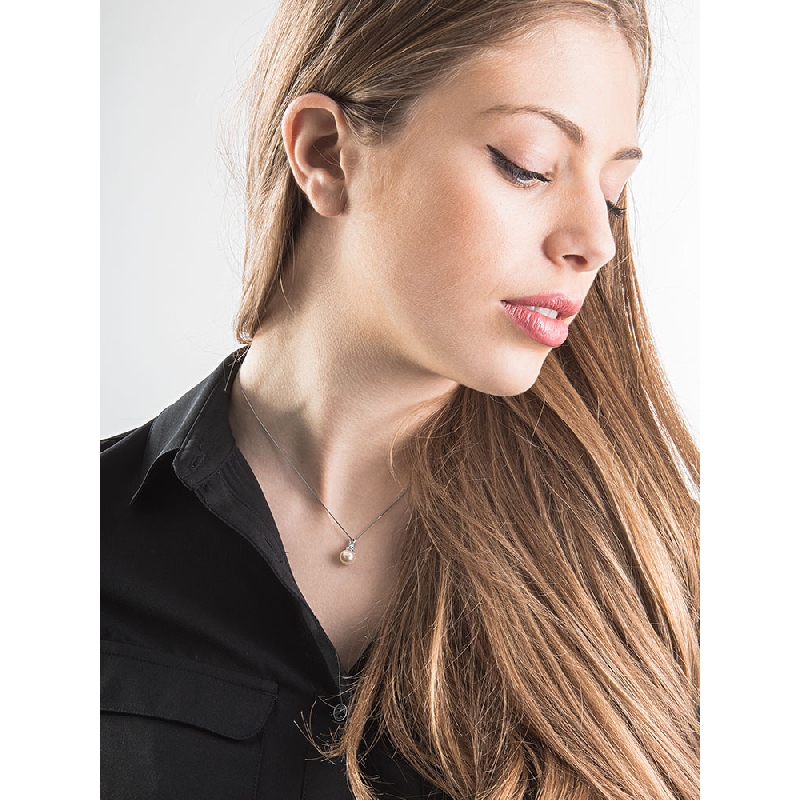 Collier femme en or blanc 18k avec perle naturelle et diamants