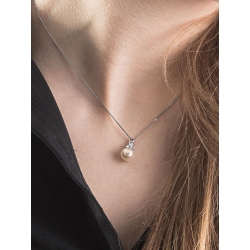 Collier femme en or blanc 18k avec perle naturelle et diamants 2