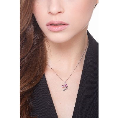 Collier avec pendentif fleurs en or blanc 18k avec rubis et diamants