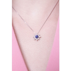 Collier en or blanc 18K avec étoile en saphir bleu et diamants 2
