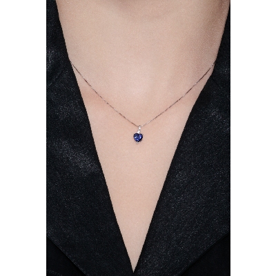 Collier or blanc 18k cœur saphir bleu et diamant
