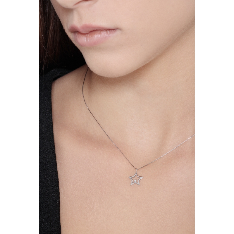 Collier avec pendentif étoile et diamant Collier avec pendentif étoile et diamant