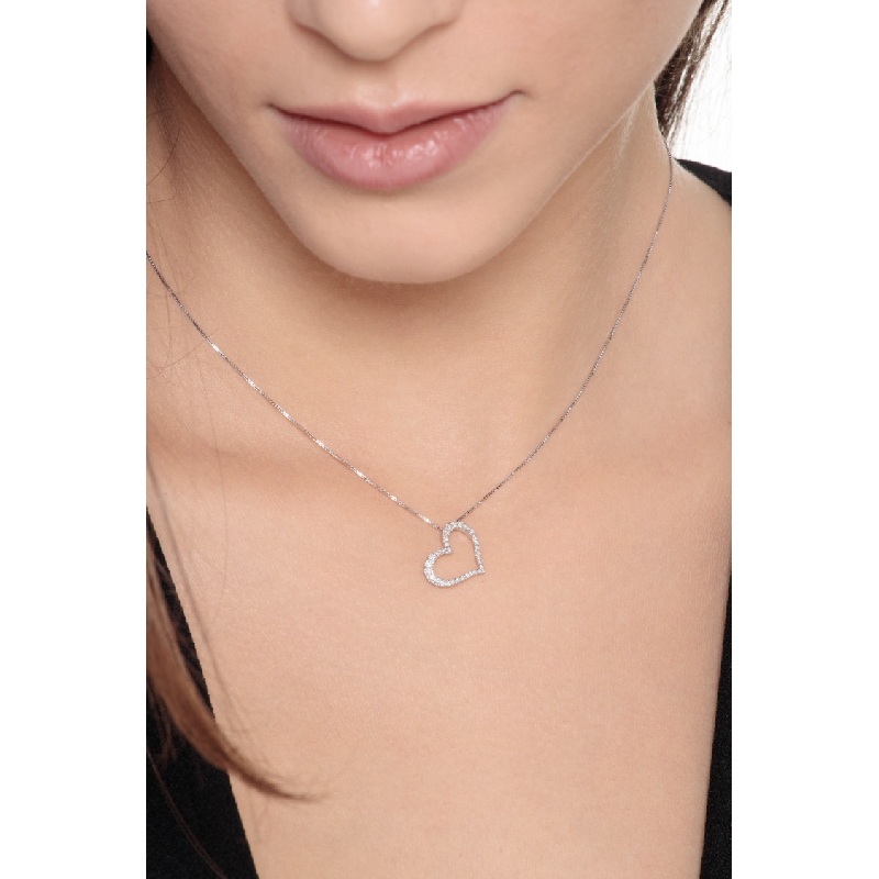 Collier pendentif cœur en or blanc avec diamants ct. 0,15